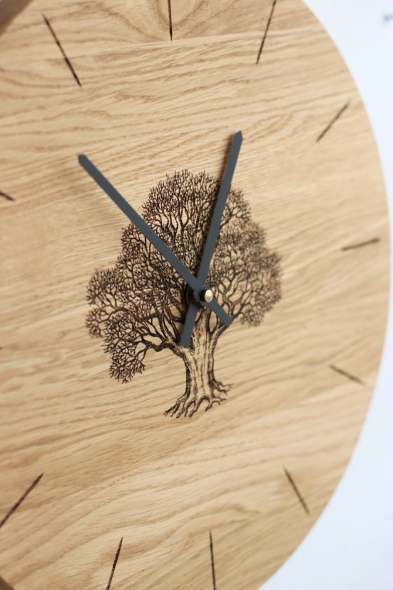 Hodiny OAK na stěně – dubové nástěnné hodiny s motivem stromu, ruční výroba