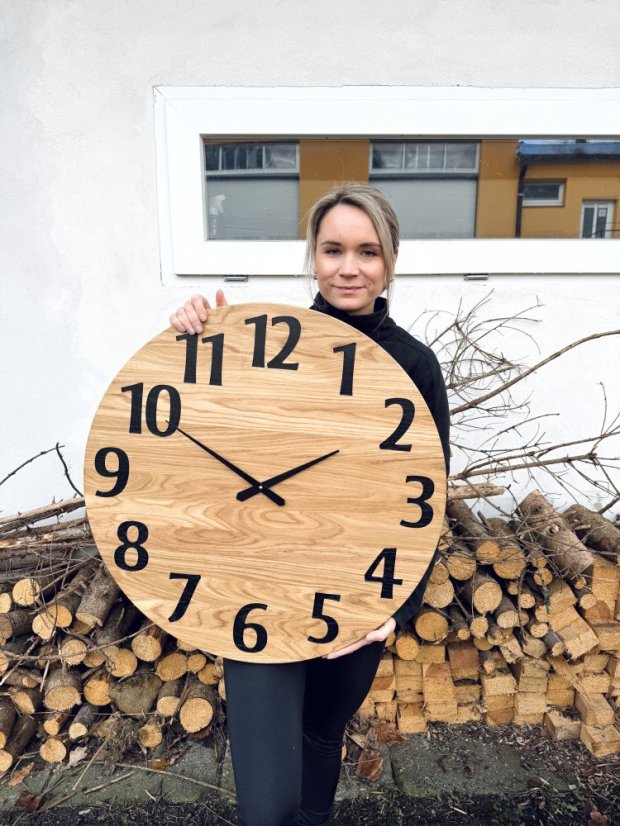 Hodiny BELLA - Barva: Černá varianta, Čísla: frézovaná+ nátěr, Velikost HODIN: ø 45cm (+ 1 180 Kč)