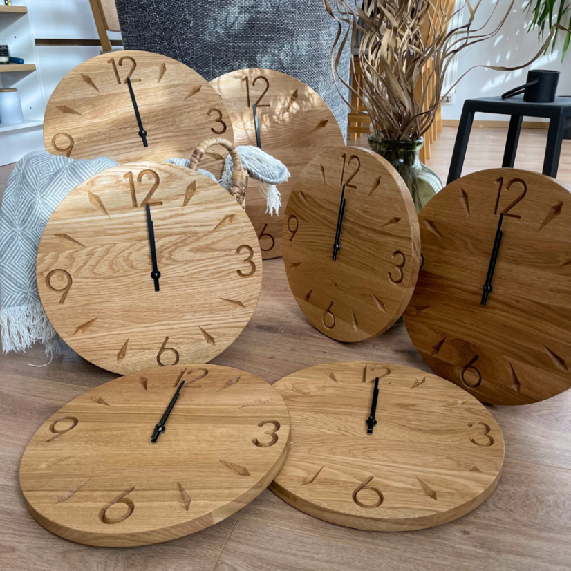 Dubové hodiny MOZABestseller Woodits – dřevěné hodiny MOZA z dubového dřeva, originální číselný ciferník- WOODITS