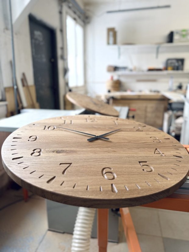 Hodiny TEARS - Barva ručiček: Bílé ručky, Velikost HODIN: ø 45cm (+ 1 180 Kč)