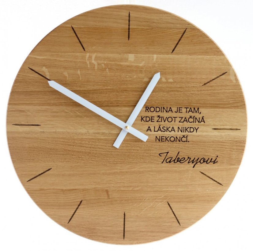 Dřevěné hodiny s vlastním gravírováním