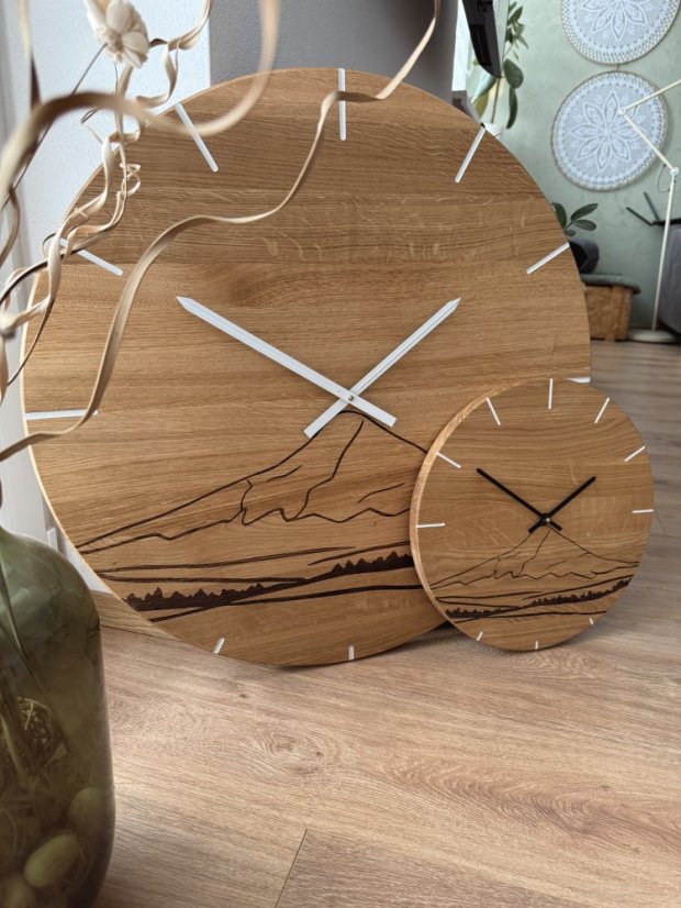 Hodiny HOOD XL - Barva: bílé čárky, Barva ručiček: Černé ručky