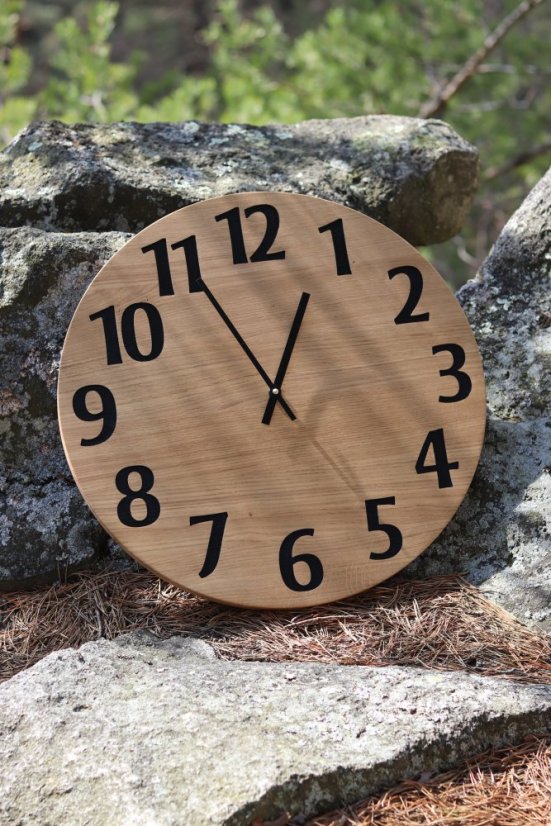 Hodiny BELLA na stěně – přírodní dřevěné hodiny ruční výroby